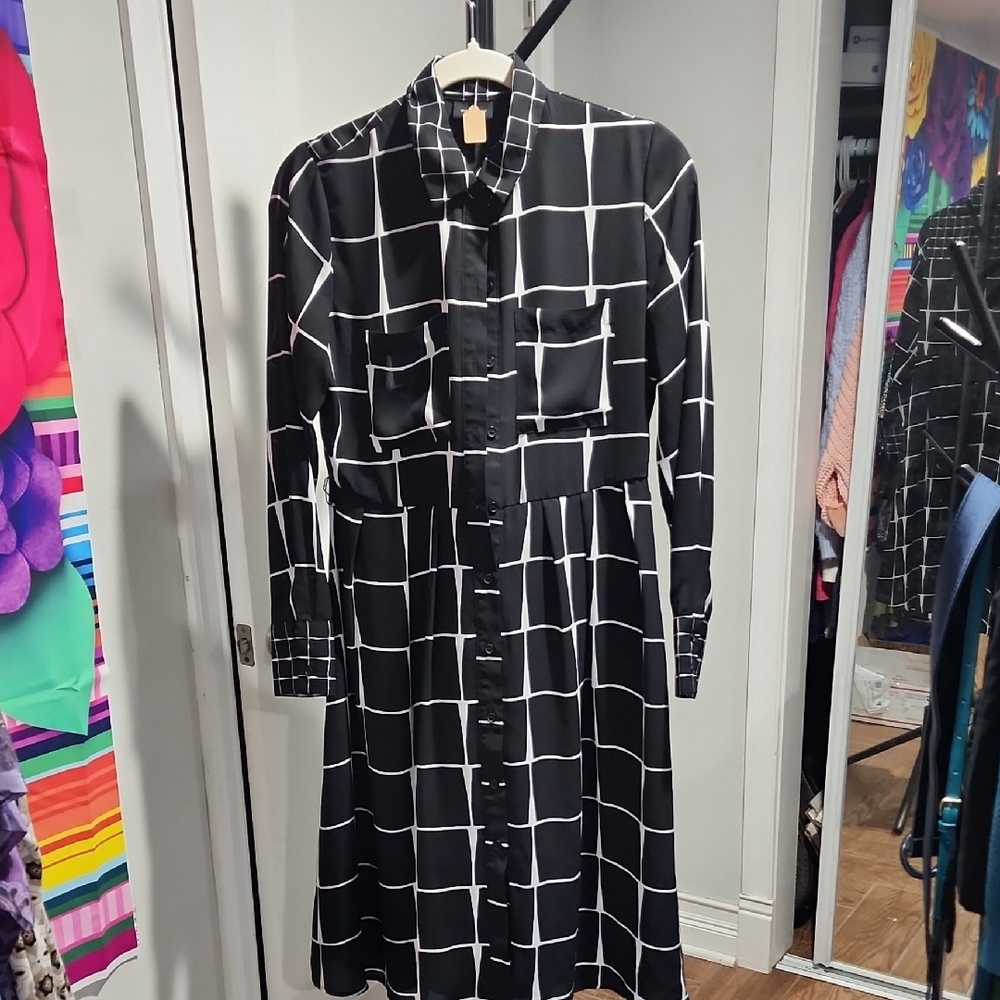 SOLD Who What Wear Black and White Long Sleeve Dress